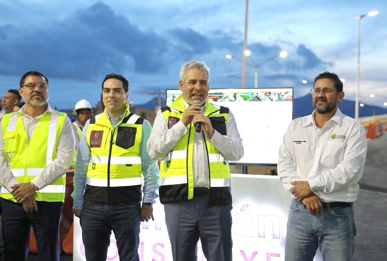 Bedolla abre circulación del puente sur del Paso Eréndira.