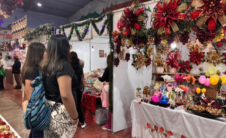 La magia de la Navidad se vive en Tlalpujahua con la Feria de la Esfera: Sectur