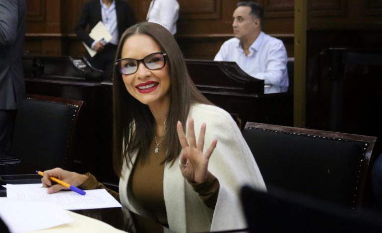 Celebra Nalleli Pedraza inclusión del término “gobernadora” en la Constitución Política del Estado de Michoacán