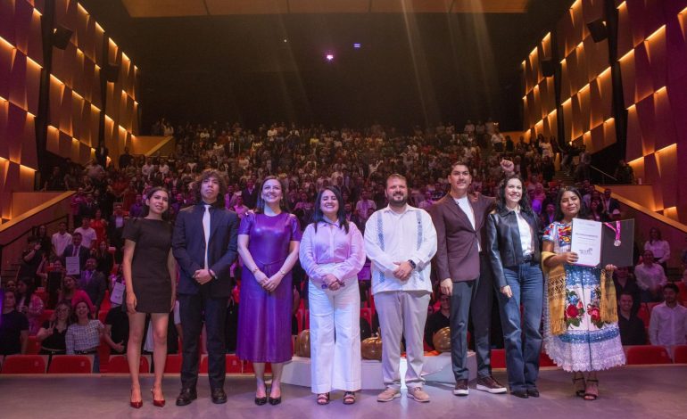 Ijumich reconoce talento y dedicación; entrega Premio Michoacano de la Juventud 2025