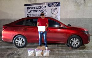 FGR DETIENE A UNA PERSONA EN POSESIÓN DE 30 KILOS DE METANFETAMINA EN LA AUTOPISTA DE OCCIDENTE