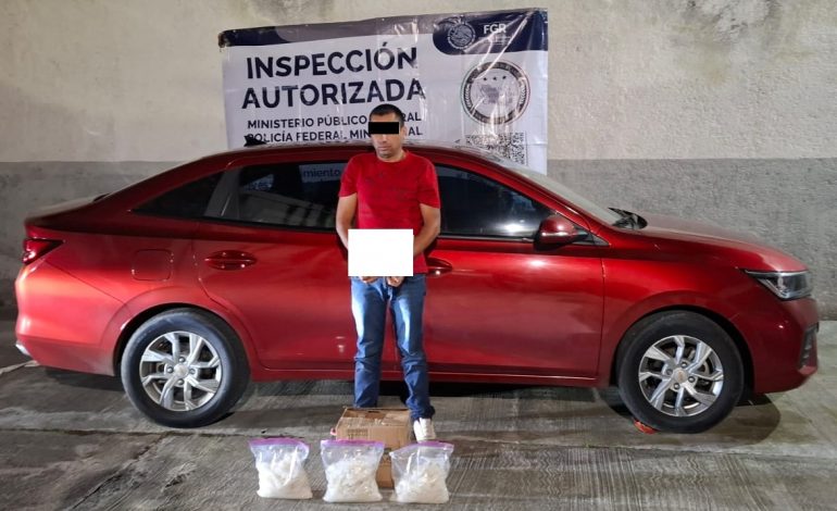 FGR DETIENE A UNA PERSONA EN POSESIÓN DE 30 KILOS DE METANFETAMINA EN LA AUTOPISTA DE OCCIDENTE