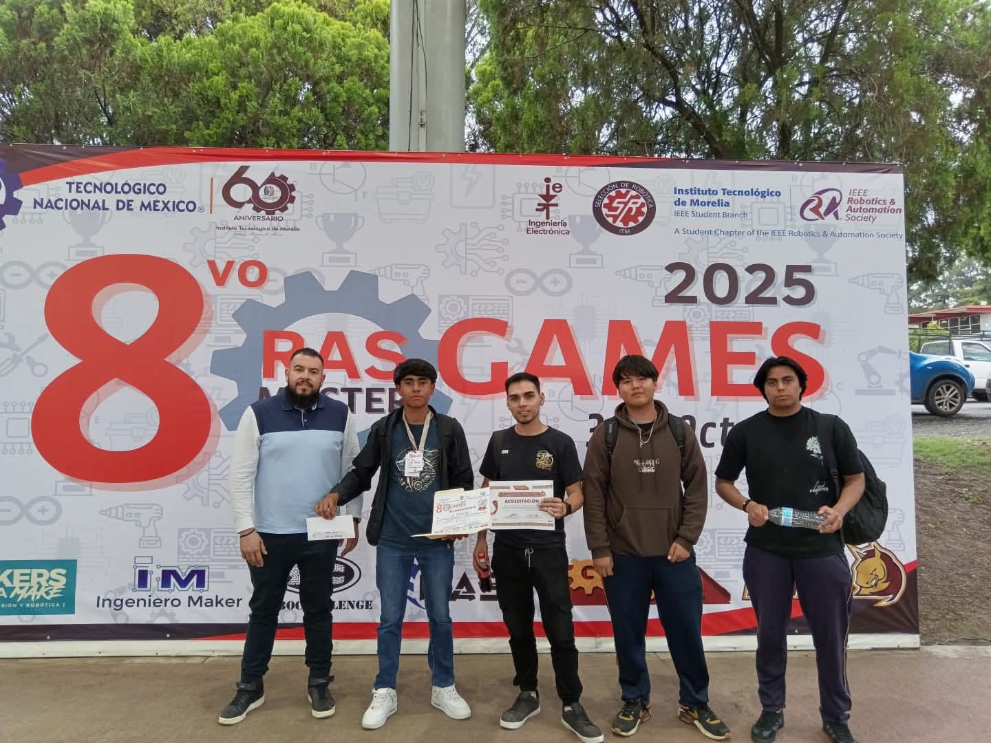 Estudiantes de Cecytem obtienen triunfo en competencia estatal de robótica