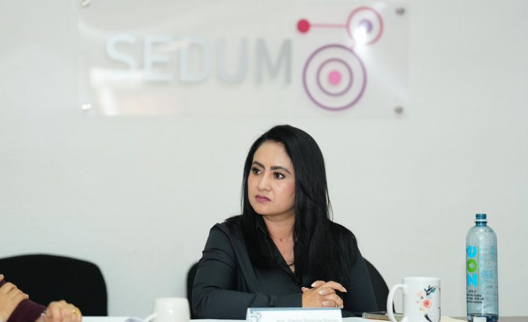 Impulsa Gladyz Butanda labores de bacheo y balizamiento en Morelia