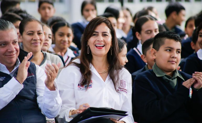 Avanza entrega de tenis para 120 secundarias en Morelia: Gabriela Molina