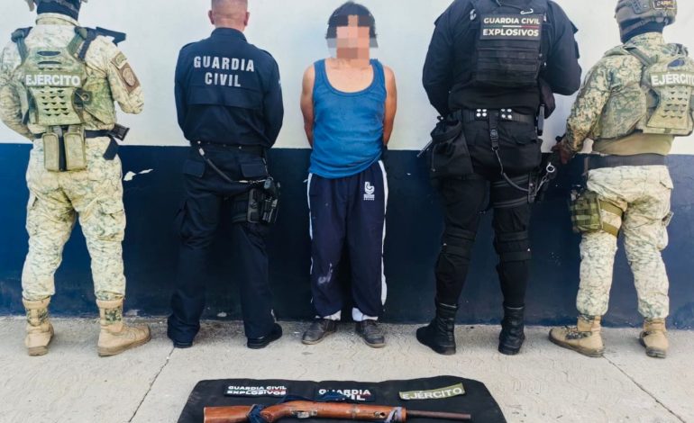 En Operación Apatzingán, hombre es asegurado con arma de fuego y 7 artefactos explosivos