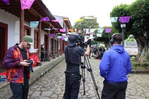 Michoacán facilita filmaciones en comunidades purépechas durante Noche de Muertos