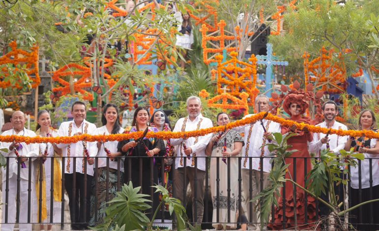 Michoacán, invitado especial en el Festival de Vida y Muerte de Xcaret, muestra su tradición de Noche de Muertos