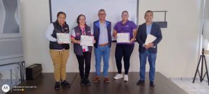 En la prepa Taximaroa, imparten charla sobre el reconocimiento del Derecho al voto de las mujeres