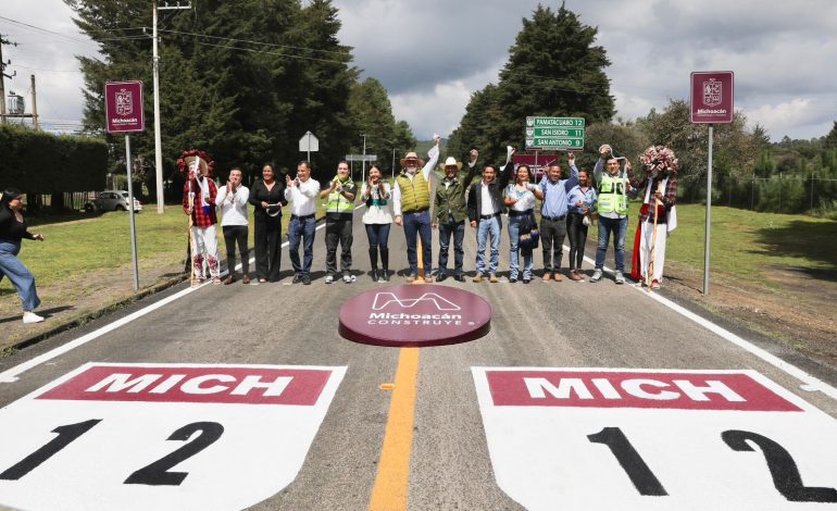 Más de 14 mil beneficiados en Charapan y Los Reyes con rehabilitación carretera: Bedolla