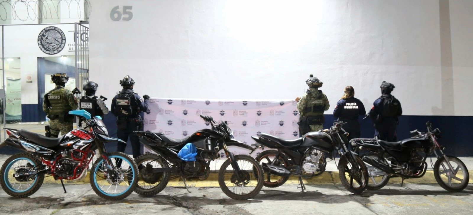 Fuerzas estatales y federales aseguran a 8 personas, armamento y droga en Puruándiro