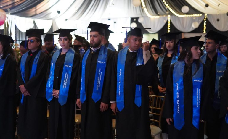 ¡83 Nuevos Pasantes de UNICLA Plantel Ciudad Hidalgo Celebran Clausura de Generación!.