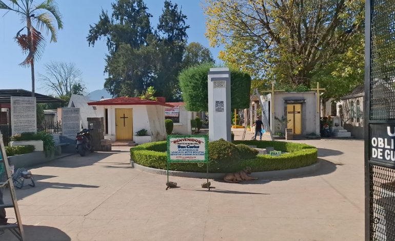 Movimiento anticipado en el Panteón San Carlos marca el inicio de la temporada de visitas