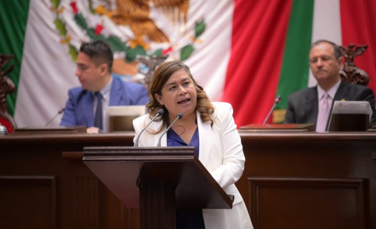 Propone Belinda Iturbide visibilizar a los trabajadores del Congreso de Michoacán