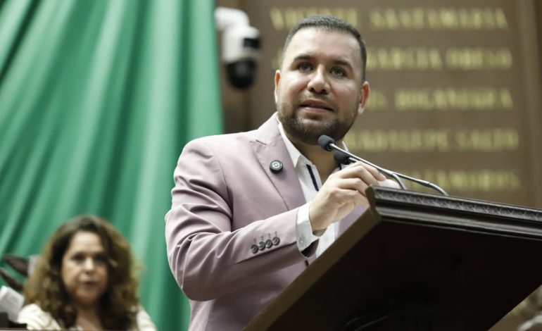 Reconoce Reyes Galindo a profesoras y profesores como actores claves de la transformación en Michoacán