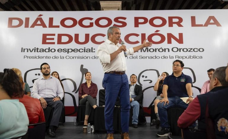 «Estoy orgulloso de ser un maestro normalista»: Morón