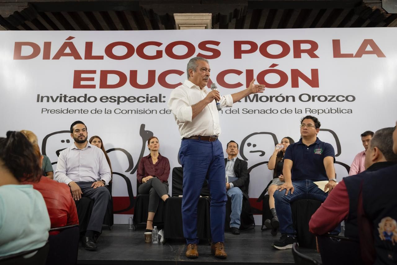 «Estoy orgulloso de ser un maestro normalista»: Morón
