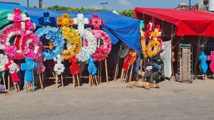 Calle Pueblita se llena de color y tradición con más de 100 coroneros
