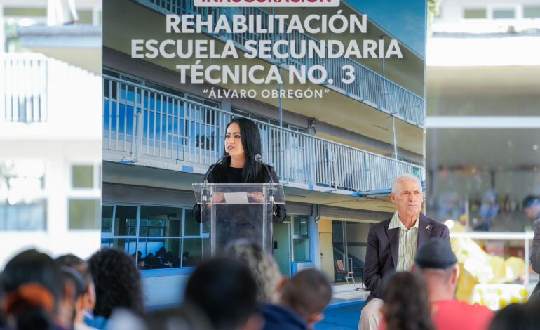 Rehabilita Gladyz Butanda 15 aulas de la Secundaria Técnica 3 en Morelia