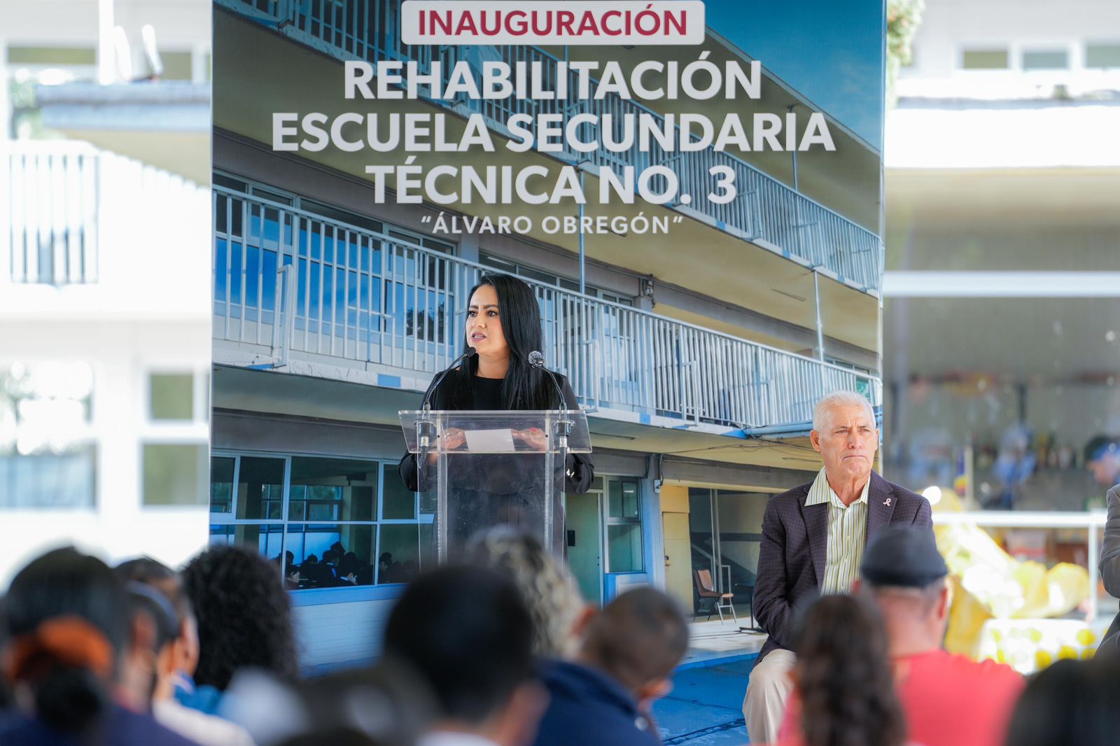 Rehabilita Gladyz Butanda 15 aulas de la Secundaria Técnica 3 en Morelia
