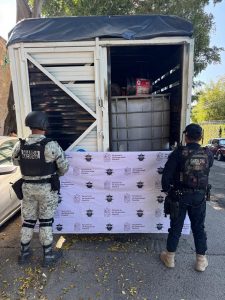 SSP aseguran a hombre con arma y presunto combustible ilegal en Huandacareo