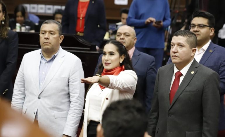 Congreso del Estado toma protesta a Yesenia Díaz Barrera como Regidora de Tacámbaro