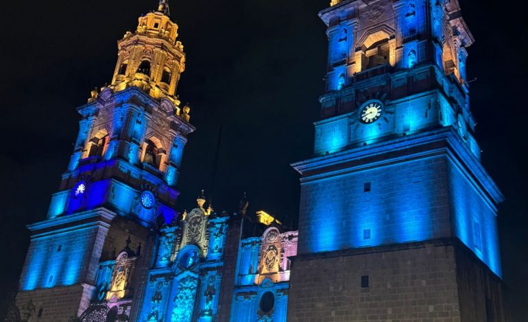Se pinta la Catedral de azul turquesa