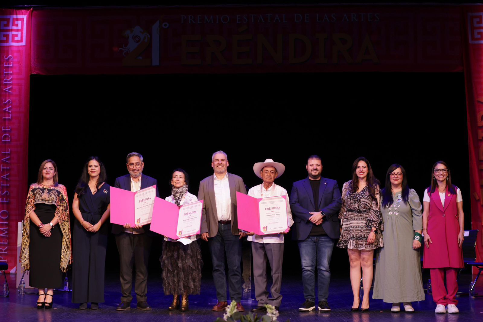 Reconoce Bedolla a artistas ganadores del Premio Eréndira 2025.