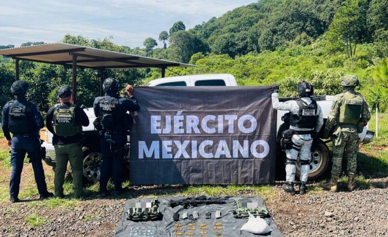 Asegurada en Uruapan camioneta con fusil y más de 4 kg de metanfetamina: SSP.