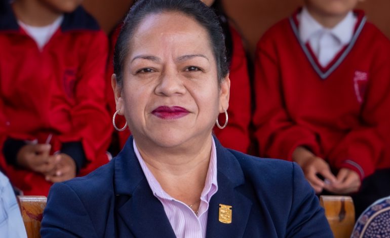 Presidenta Municipal Jeovana Alcántar da banderazo a la construcción de sanitarios en la Escuela Primaria Quetzalcóatl