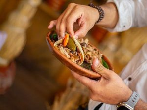 Para probar auténticas carnitas michoacanas visita Quiroga, Tacámbaro y Huandacareo: Sectur.
