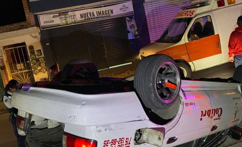 ¡SE DA A LA FUGA TRAS VOLCADURA! TAXISTA ABANDONA UNIDAD SIN LESIONADOS EN EL PUENTE SAN MIGUEL.