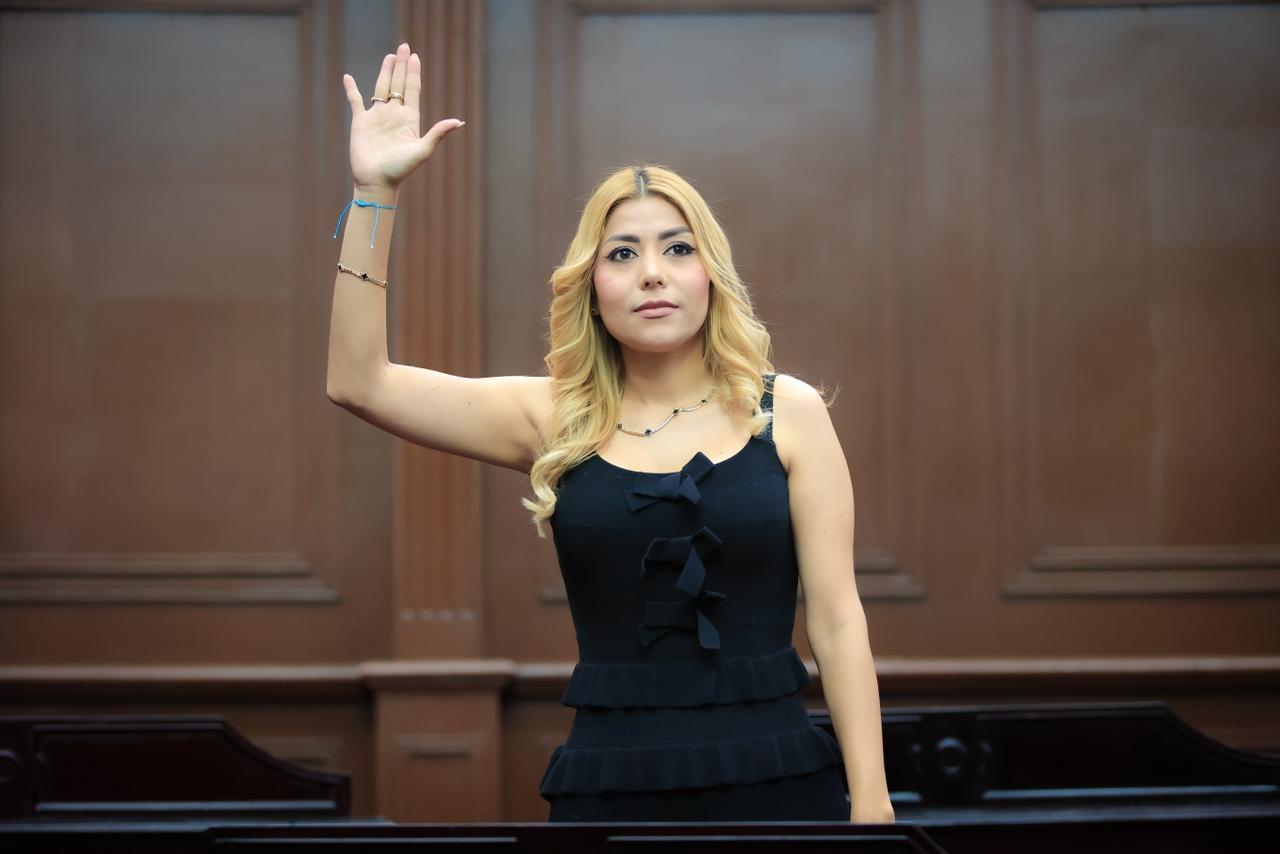 Desde tribuna del Congreso, Sandra Garibay pide justicia para los citricultores de Apatzingán.
