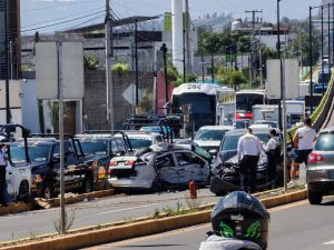 Choque Fatal Deja Dos Muertos Prensados y Una Lesionada en Morelia.<br>