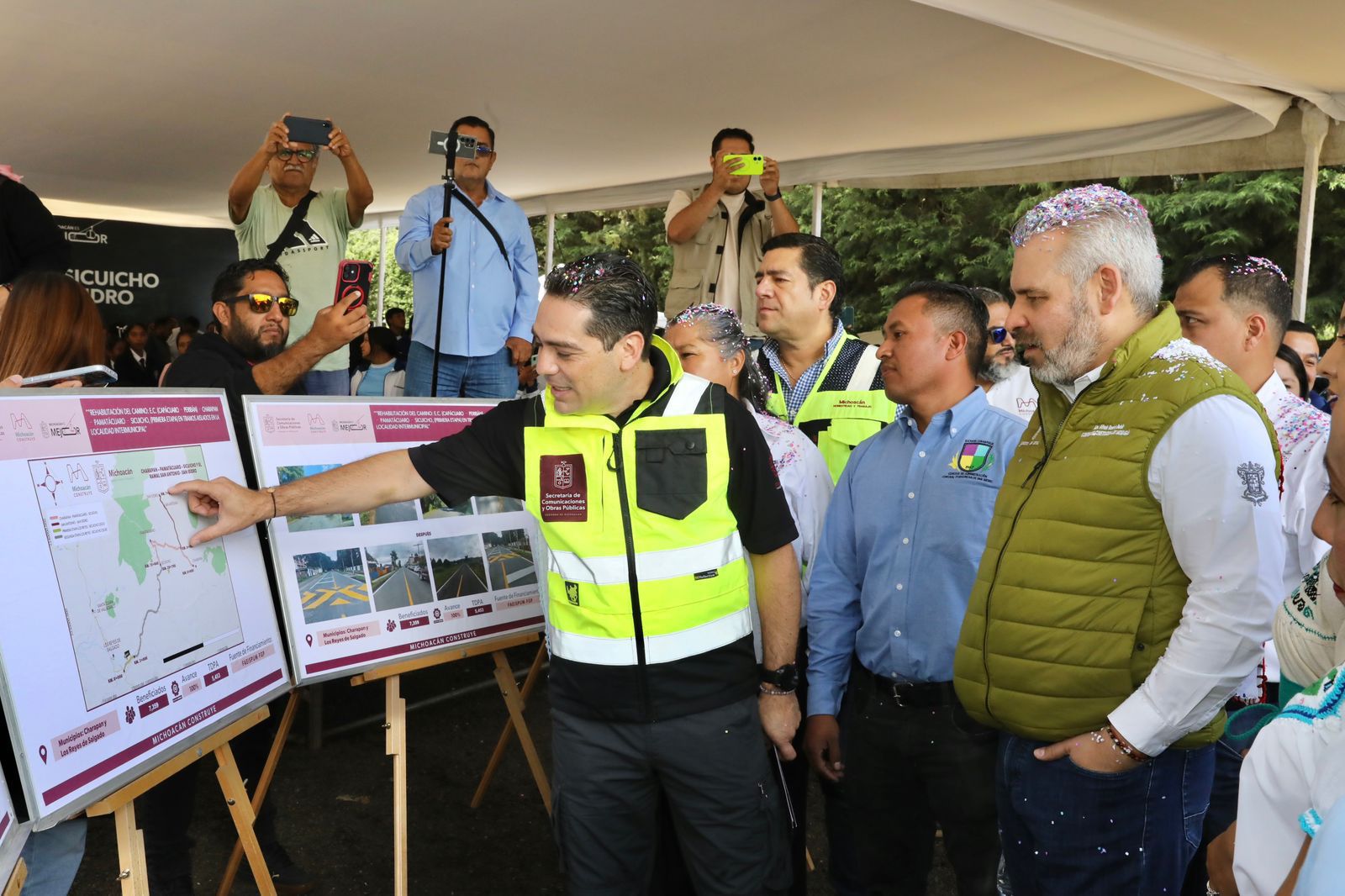 Inaugura Bedolla rehabilitación carretera para comunidades con autogobierno en la Meseta Purépecha.