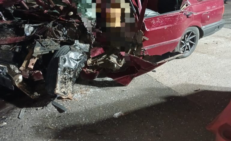 TRAGEDIA EN ZITÁCUARO: Choque y Volcadura Cobra la Vida de Dos Personas y Tres Más Resultaron Lesionadas en San Felipe Los Alzati.