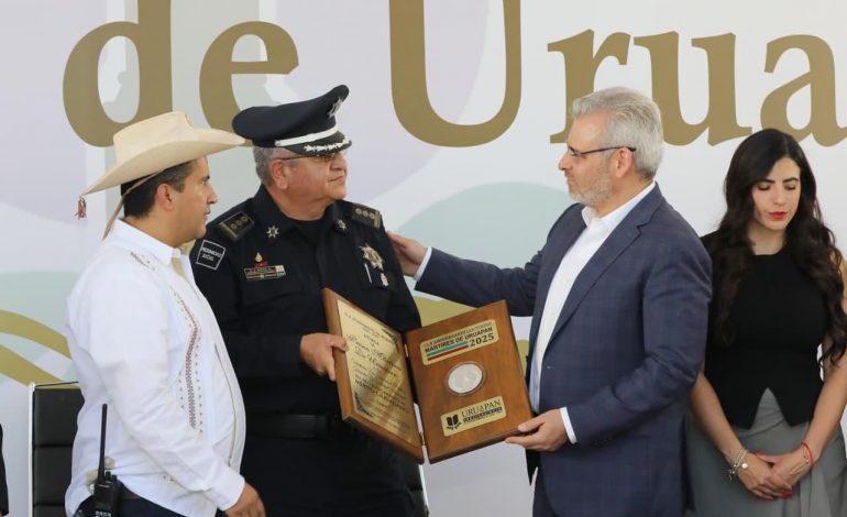 Honra Bedolla memoria de los Mártires de Uruapan a 160 años de su muerte.