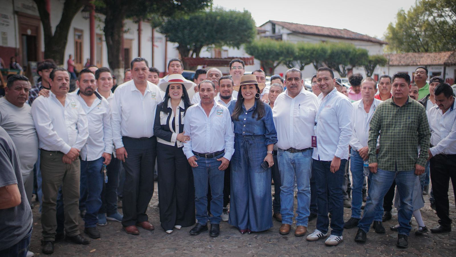 Impulsa Gladyz Butanda programa Taxi Seguro en Pátzcuaro.