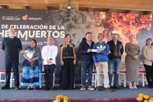 Entrega Gobierno estatal casi 4 mdp a municipios y comunidades para Noche de Muertos.