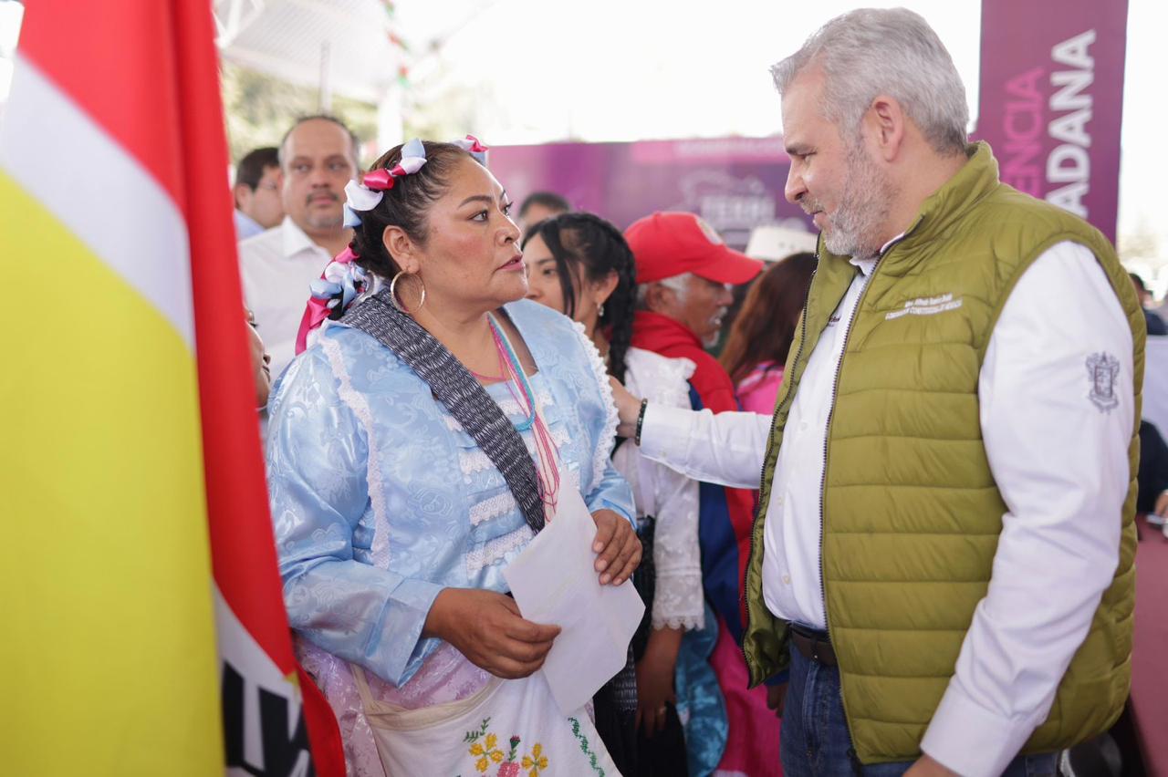 Bedolla, cercano a autogobiernos; lleva audiencia pública a Donaciano Ojeda
