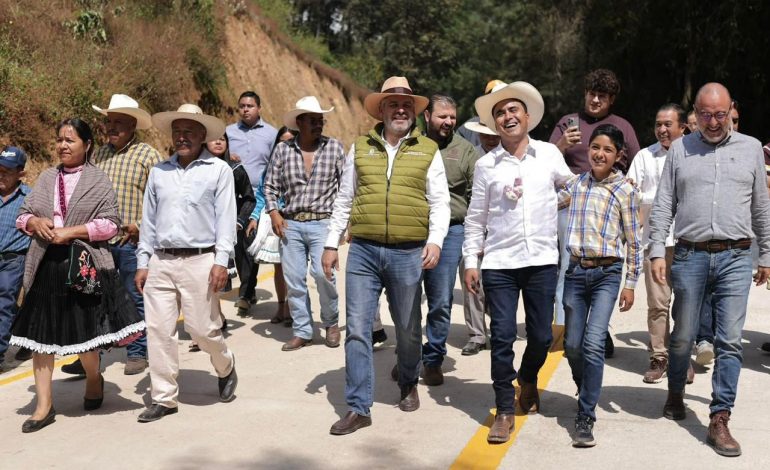 Inaugura Bedolla calle y domo en autogobierno de Donaciano Ojeda.