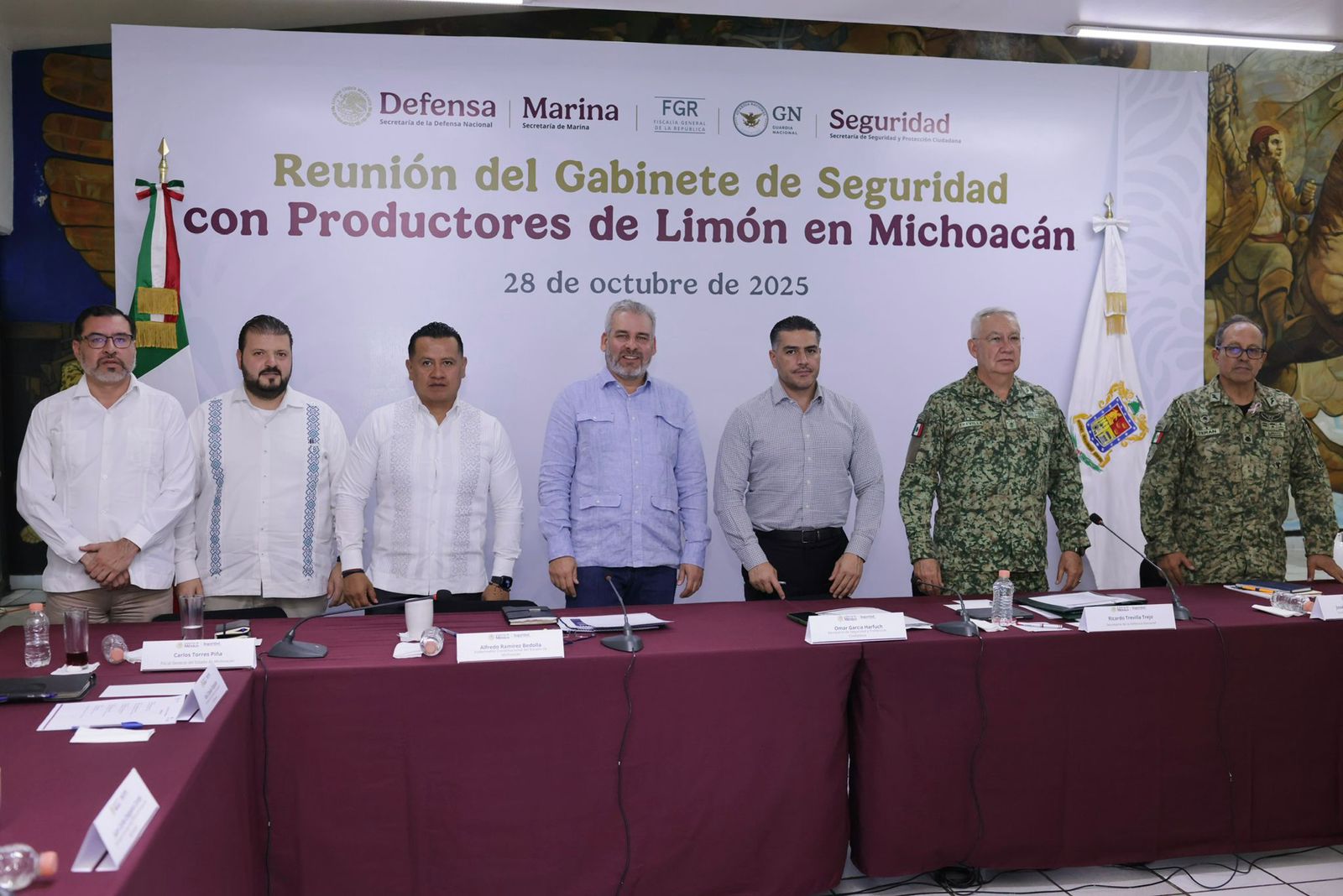 Refuerzan seguridad en región Apatzingán; acuerdan Bedolla, Harfuch y Defensa.