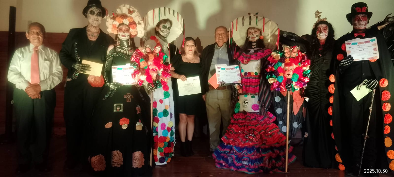 🎨 En el Museo Tlaximaloyan: Un éxito el concurso de catrinas y catrines del CECyTEM 17. Primer lugar: el grupo 325 A