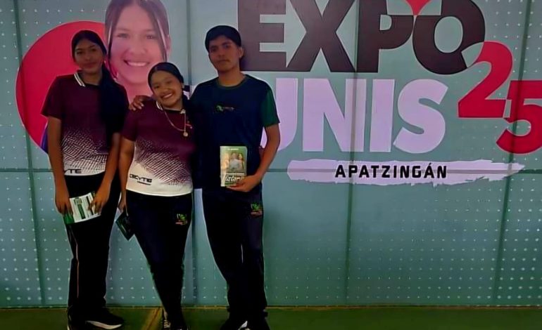 Estudiantes del Cecytem región Apatzingán participaron en ExpoUnis 2025