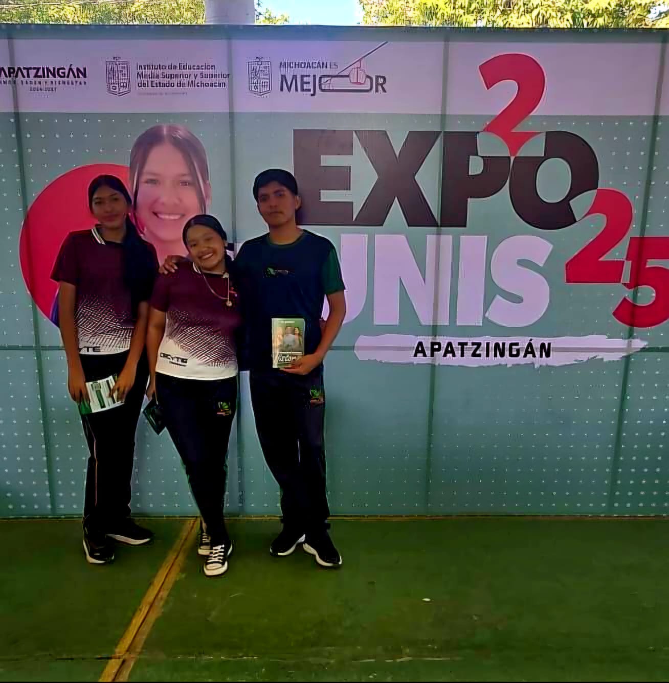 Estudiantes del Cecytem región Apatzingán participaron en ExpoUnis 2025