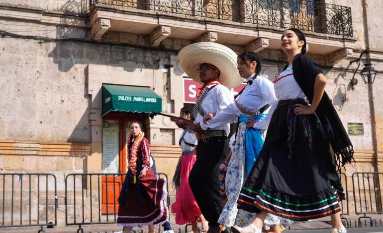 Sin contratiempos y en ambiente familiar se realizan desfiles por el 115 Aniversario de la Revolución Mexicana en Michoacán: Segob