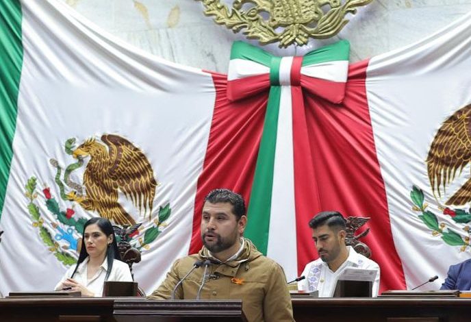 Octavio Ocampo impulsa reforma a la Ley de Educación para regular en Michoacán el uso de Inteligencia Artificial