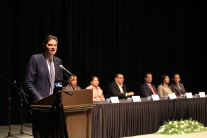 Alfonso Martínez llama a jóvenes a prepararse ante retos como la globalización y la IA