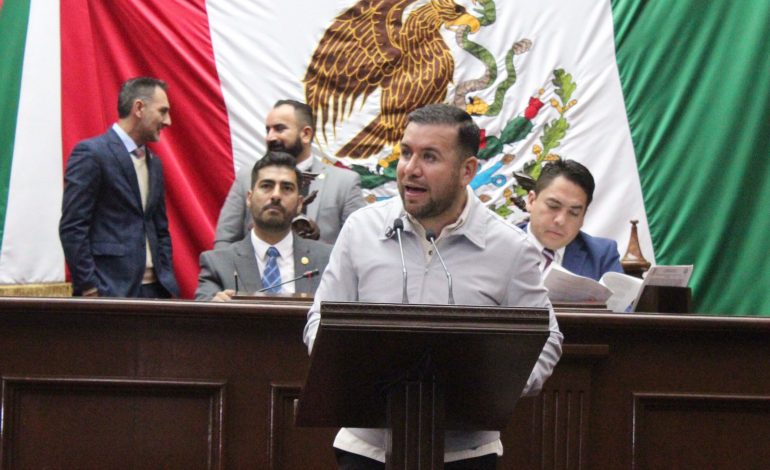 Plantea Reyes Galindo reforma para restringir circulación de camiones que transportan material peligroso