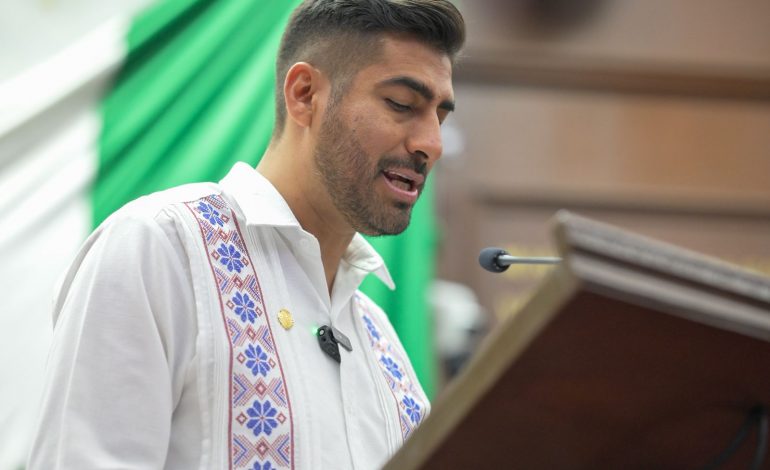 Propone Alfonso Chávez integrar inteligencia artificial en la educación de Michoacán